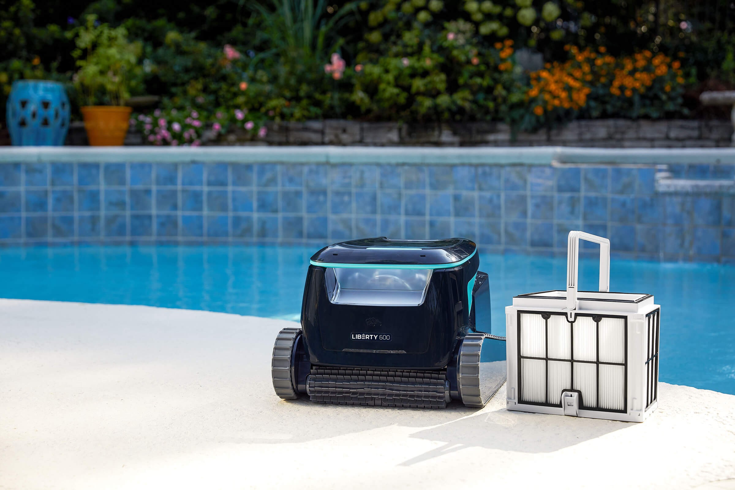 Dolphin Liberty 600 EU Dark – galéria