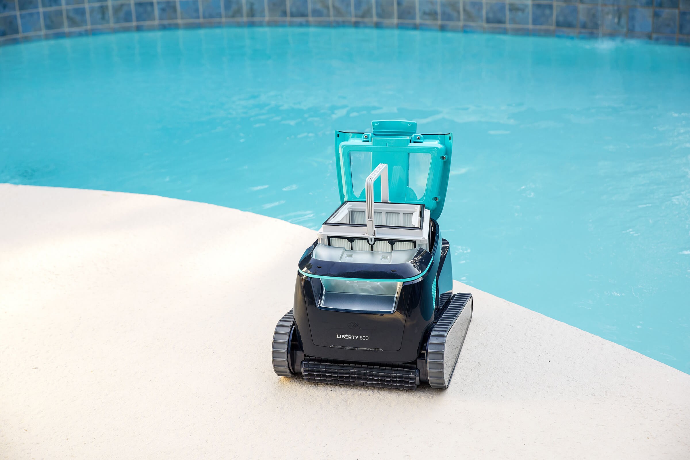 Dolphin Liberty 600 EU Dark – galéria